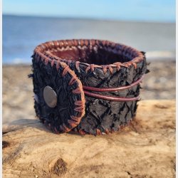 armb�nde May-Britt  17,5 cm omfang med aborreskind (fisk) og gedeskind