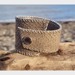 armb�nde May-Britt  19cm omfang lavet af lakseskind og kalveskind