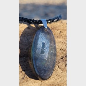 Yvonnes vedh�ng med NFC-chip