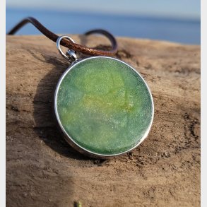 Yvonnes vedh�ng med NFC-chip