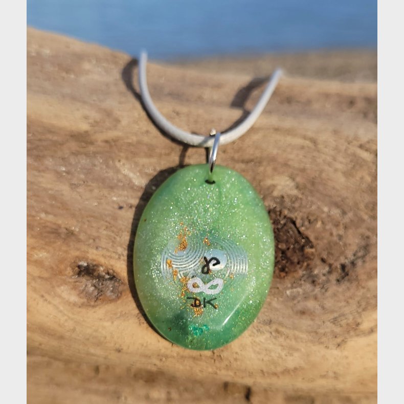 Yvonnes vedh�ng med NFC-chip